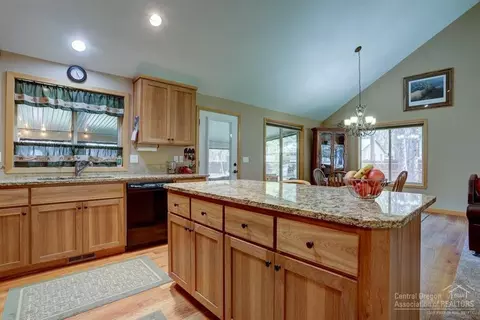 19096 Obsidian Rd, Bend, OR 97702 photo 9