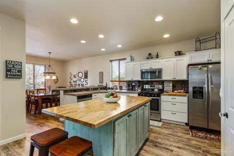 21184 Clairaway Ave, Bend, OR 97702 photo 4