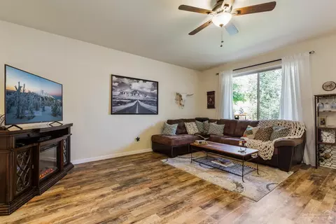 21184 Clairaway Ave, Bend, OR 97702 photo 2
