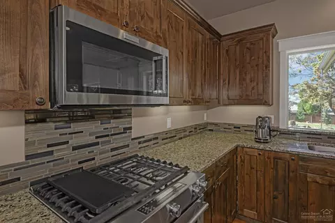 63113 Pikes Ct, Bend, OR 97701 photo 10