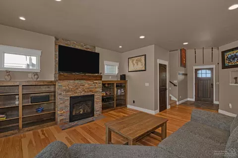 63113 Pikes Ct, Bend, OR 97701 photo 2