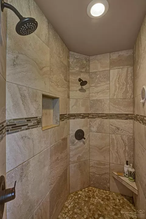 63113 Pikes Ct, Bend, OR 97701 photo 24