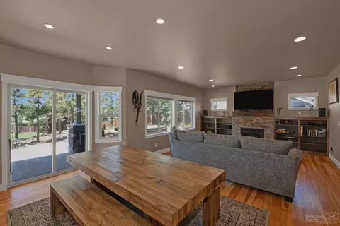63113 Pikes Ct, Bend, OR 97701 photo 4