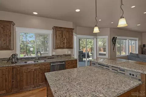 63113 Pikes Ct, Bend, OR 97701 photo 12