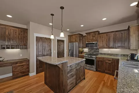 63113 Pikes Ct, Bend, OR 97701 photo 8