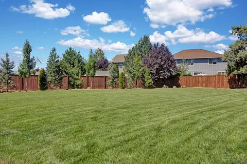 63113 Pikes Ct, Bend, OR 97701 photo 17