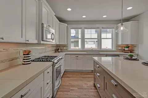 2470 NW Drouillard Ave, Bend, OR 97703 photo 13