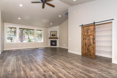 841 E Cascade Ave, Sisters, OR 97759 photo 9