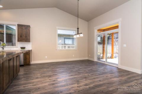 841 E Cascade Ave, Sisters, OR 97759 photo 12