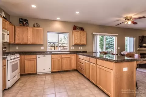 19966 Powers Rd, Bend, OR 97702 photo 6