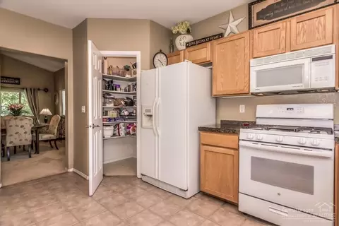 19966 Powers Rd, Bend, OR 97702 photo 8