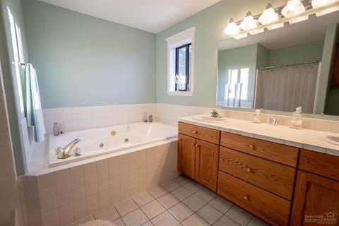22680 Rickard, Bend, OR 97702 photo 19