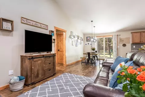56069 Savage Dr, Bend, OR 97707 photo 9