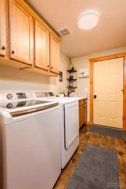 56069 Savage Dr, Bend, OR 97707 photo 10