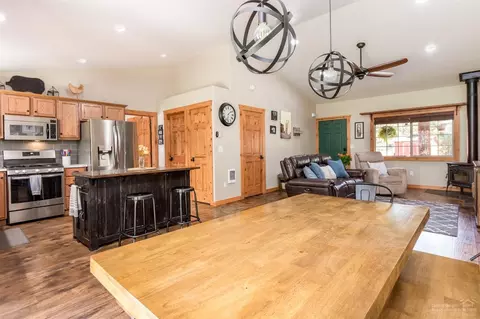 56069 Savage Dr, Bend, OR 97707 photo 6
