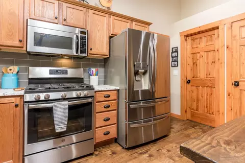 56069 Savage Dr, Bend, OR 97707 photo 3