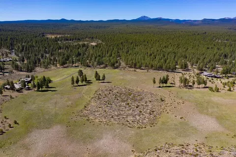 18882 Sutherland Ct, Bend, OR 97702 photo 2