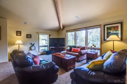 57741 Vine Maple Ln, Sunriver, OR 97707 photo 2