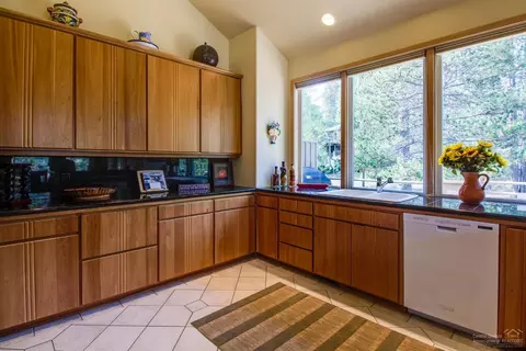 57741 Vine Maple Ln, Sunriver, OR 97707 photo 6