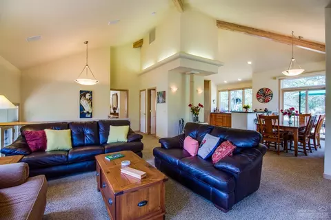57741 Vine Maple Ln, Sunriver, OR 97707 photo 3