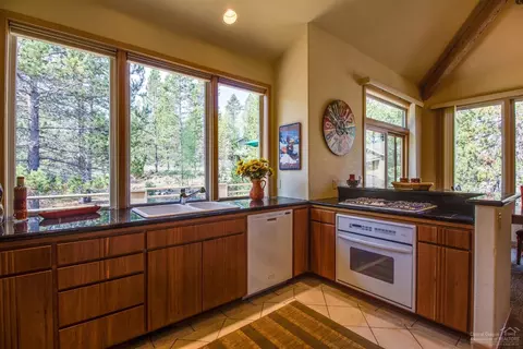 57741 Vine Maple Ln, Sunriver, OR 97707 photo 7