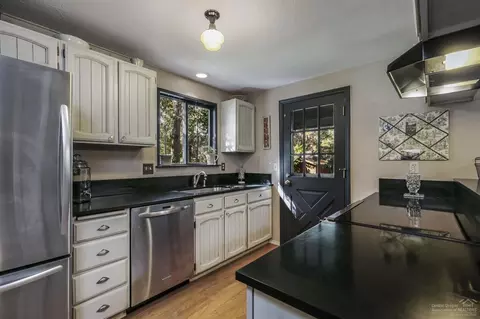 61175 Benham, Bend, OR 97702 photo 6