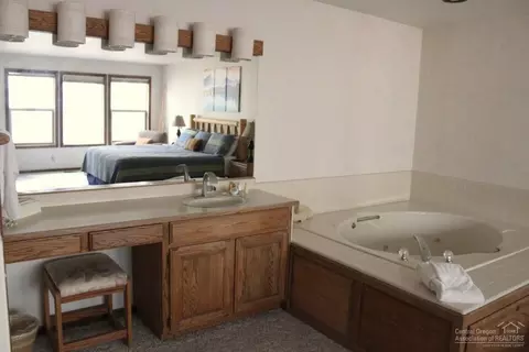 57324 Beaver Ridge Loop, Sunriver, OR 97707 photo 12