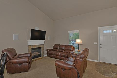 20649 Beaumont Dr, Bend, OR 97701 photo 3