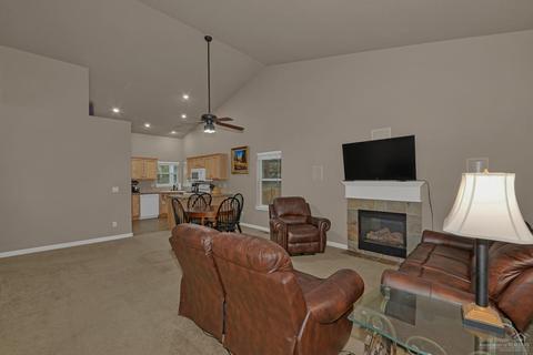 20649 Beaumont Dr, Bend, OR 97701 photo 2