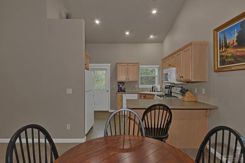 20649 Beaumont Dr, Bend, OR 97701 photo 8