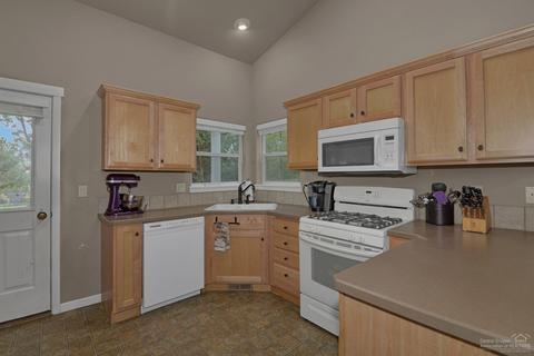 20649 Beaumont Dr, Bend, OR 97701 photo 10