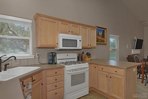 20649 Beaumont Dr, Bend, OR 97701 photo 11