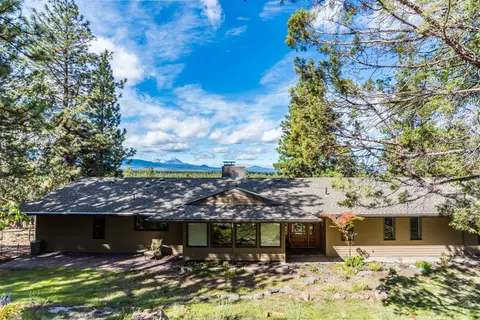 63276 Saddleback Dr, Bend, OR 97703 photo 2