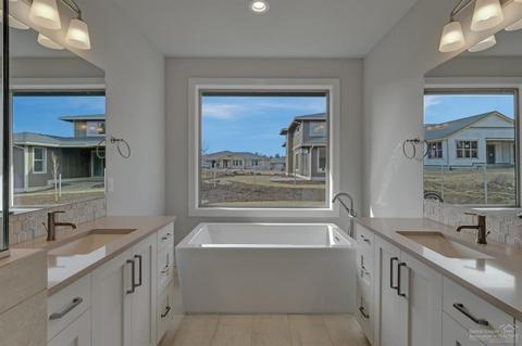 60865 SW Headwaters Loop, Bend, OR 97702 photo 17