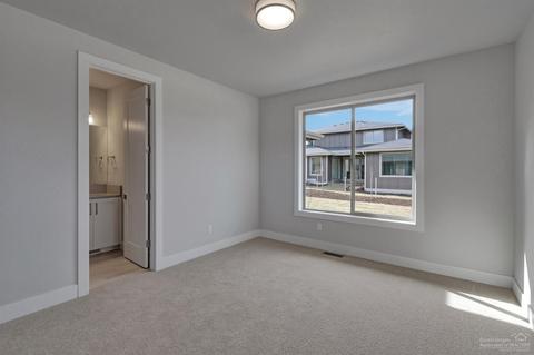 60865 SW Headwaters Loop, Bend, OR 97702 photo 21