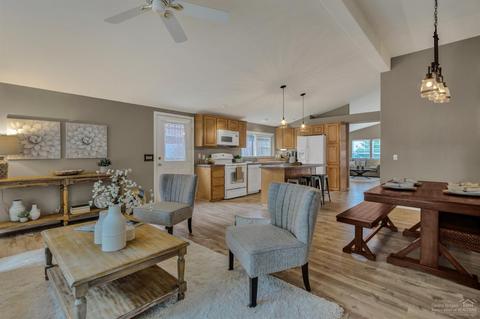 268 N Wheeler Loop, Sisters, OR 97759 photo 10