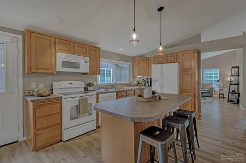 268 N Wheeler Loop, Sisters, OR 97759 photo 13