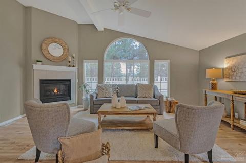268 N Wheeler Loop, Sisters, OR 97759 photo 8