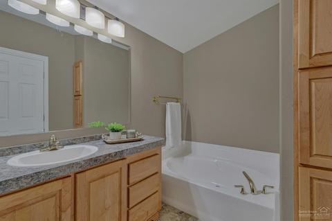 268 N Wheeler Loop, Sisters, OR 97759 photo 16