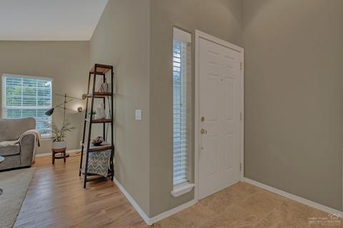268 N Wheeler Loop, Sisters, OR 97759 photo 3