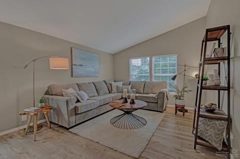 268 N Wheeler Loop, Sisters, OR 97759 photo 5
