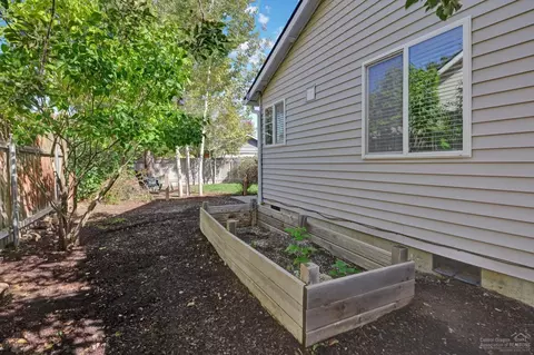 20654 Daisy Ln, Bend, OR 97702 photo 13