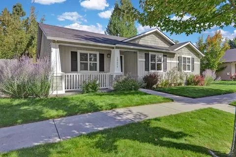 20654 Daisy Ln, Bend, OR 97702 photo 2