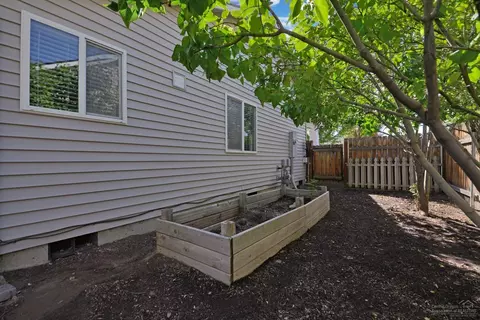 20654 Daisy Ln, Bend, OR 97702 photo 12