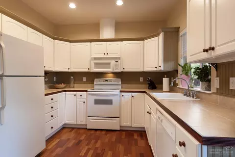63512 Pharaoh Ct, Bend, OR 97701 photo 2