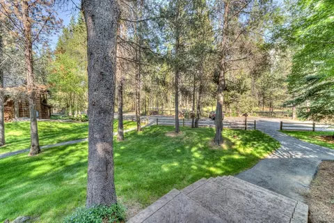 57243 Mashie Ln, Sunriver, OR 97707 photo 4