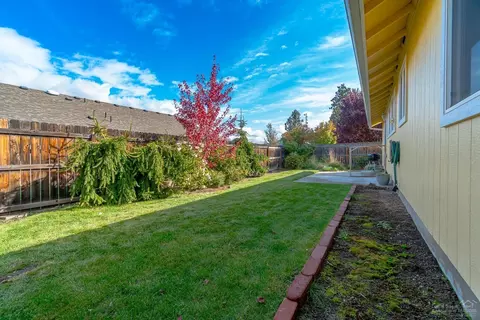 20207 NW Morgan Loop, Bend, OR 97703 photo 24