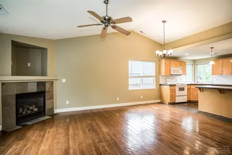 61069 Larkspur Loop, Bend, OR 97702 photo 4