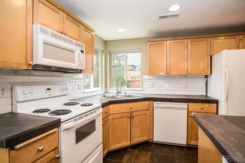 61069 Larkspur Loop, Bend, OR 97702 photo 7