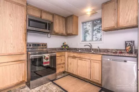 64855 Mcgrath Rd, Bend, OR 97701 photo 9